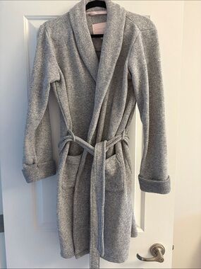 Victoria's Secret Light Gray Shawl-Collar Wrap Robe